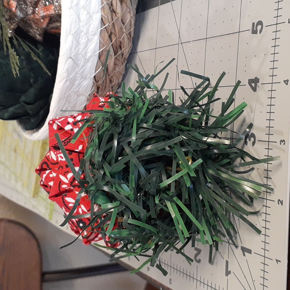 # 4 Quilted Pinecone Shaped Christmas 🎄. Handmade, approximately 3"x4.5" NWOT - Picture 3 of 3